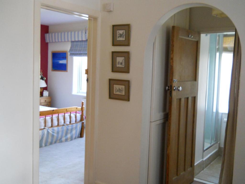 Sarum Heights 3*